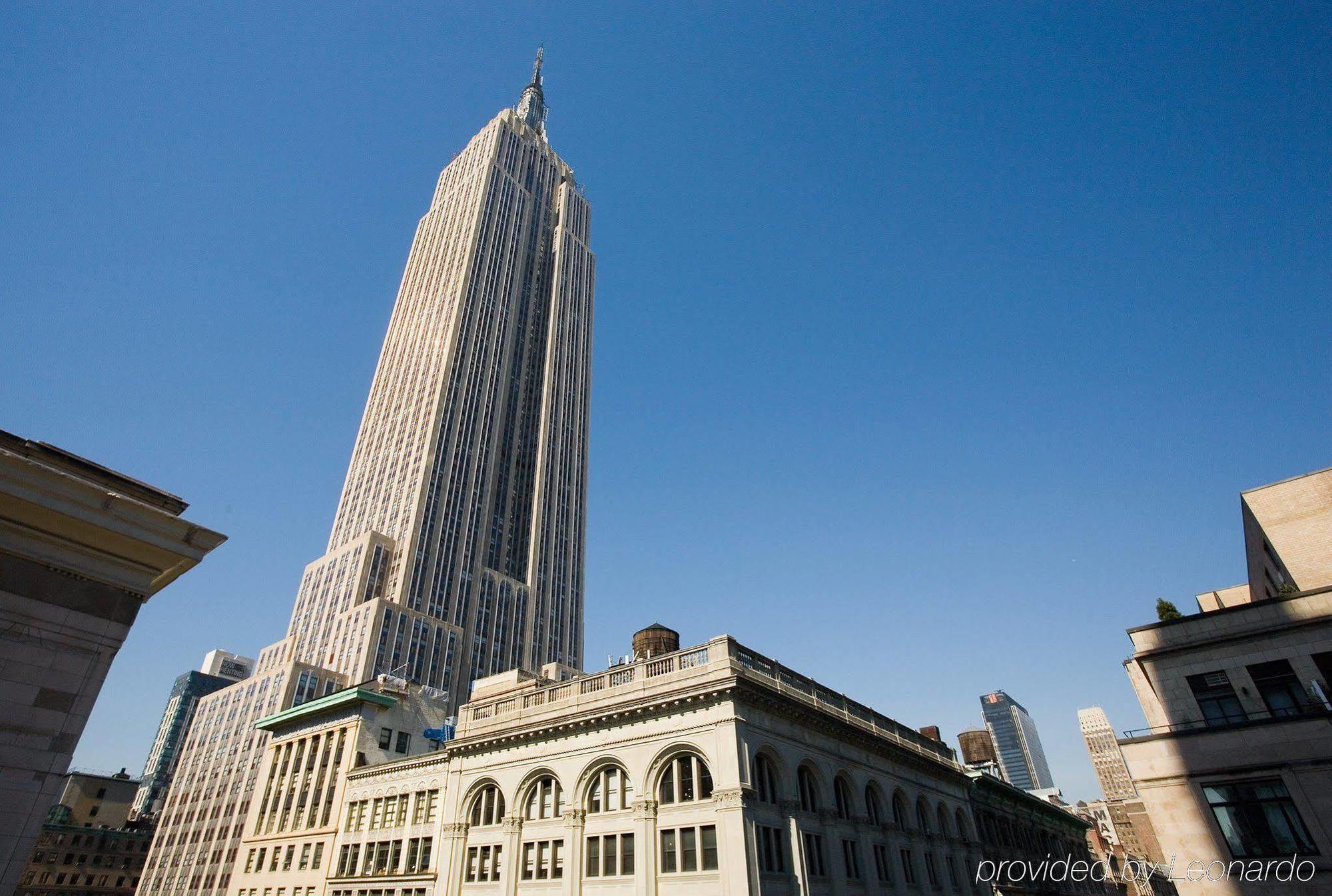 U Fifth Avenue Hotel 3*